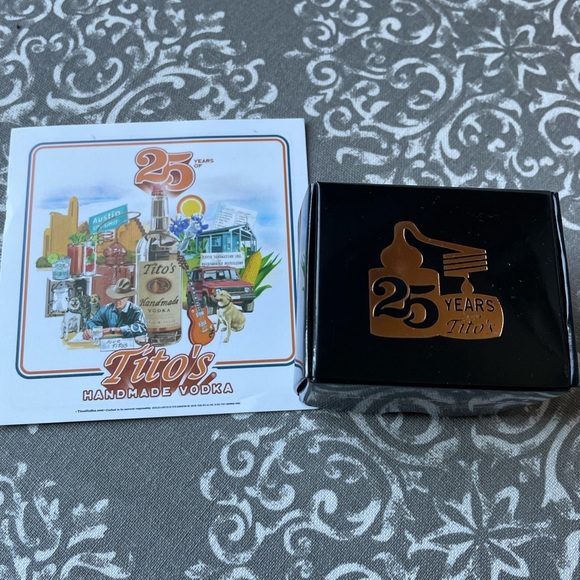 Tito’s 25th Anniversary Bottle Stopper New in box - Picture 5 of 5